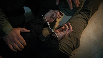 הנחת מטענים וסחיטה במיליונים: נעצר "הבורר" של ארגון חרירי