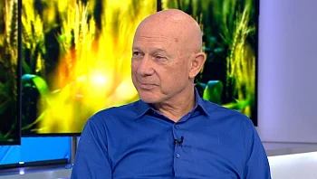 כוכב ההצגה "זינגר" על תפקידו: "אני רואה בזה מחקר על אופי האדם"