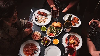 כולם רוצים כזה: בר היין החדש שמביא בשורה של ממש לאזור המרכז