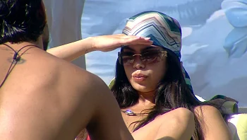 חברים של פטל: "היא מגיעה בשביל תשומת לב"