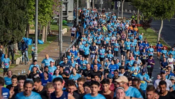 אלפים רצו במרתון ירושלים למרות השרב, צעיר טופל במצב קשה ו-11 קל