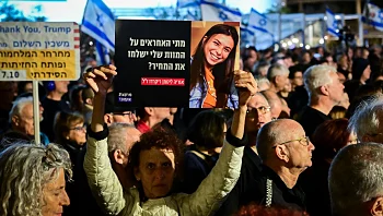 "ברחו מהאשמה ומחקו את האמת": אלפים ב"טקס השיכחון" בת"א