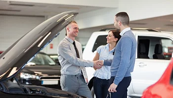 מתי כדאי לשקול השכרת רכב מסחרי ואיך בוחרים נכון?