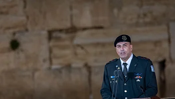 זמיר בכותל: לנצח נהלך חגורים בחרב; על כל חלקי העם לשאת בנטל