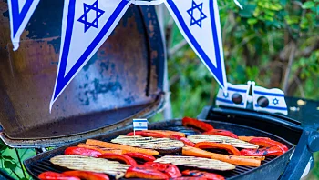 מבמבה ועד שקדי מרק: מה עומד מאחורי מותגי המזון הישראליים?