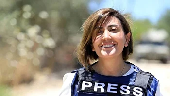 דיווח: גופת עיתונאית לבנונית אותרה בהריסות מבנה שהותקף