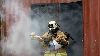 בלב השריפה: הנוסעים היו תקועים ברכבת במשך 24 שעות