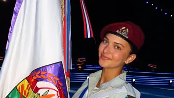 הדגלנית שוברת שתיקה על מערכת היחסים עם הזמר המצליח