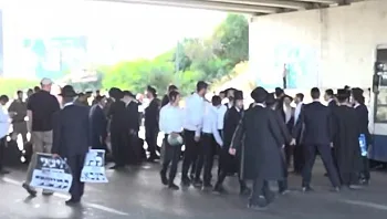 כביש 4 נחסם ליד בני ברק בגלל מחאת חרדים על מעצר עריקים