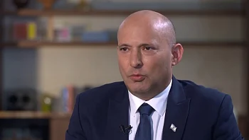 בנט: "לא אוותר לאיזנקוט על המקום הראשון; אביס את נתניהו"