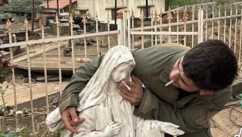 חייל תועד מבזה פסל של מריה בלבנון: "אירוע חמור, יינקטו צעדים"