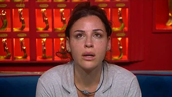 "בא לי להרגיש טוב עם עצמי": ענבל נשברת בחדר האח