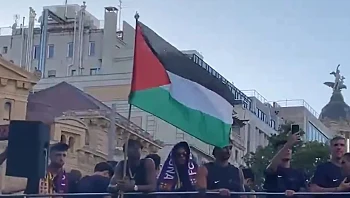 לאמין ימאל הניף דגל פלסטין בחגיגות האליפות של ברצלונה