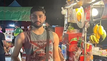 נעצר וכונה "אסיר עולם התורה" - כיום משתף תמונות מתאילנד