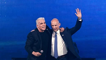 לפיד מגיב לחשיפת חדשות 13: "שלם לגמרי עם האיחוד עם בנט"
