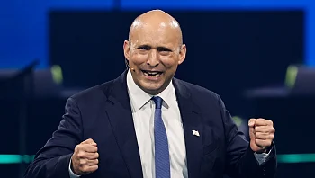 אחרי 4 שנים - בנט הגיע לכנסת: "לא ניתן להם להפקיר את חיילי צה"ל"