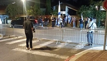 ברקע סערת הפאץ' והמאסר ללוחם: קריאות "בוגד" מחוץ לבית הרמטכ"ל