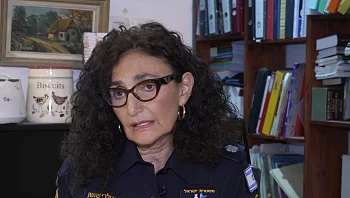 "מצב מסוכן": חרדים תקפו שוטרת ששכלה את בנה במלחמה | תיעוד
