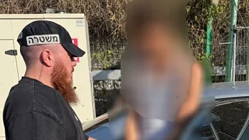 אחרי שתמונתו הופצה: נעצר חשוד בצילום צעירה בתא בקניון בת"א