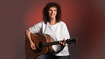 הזמרת והיוצרת אסתר שמיר הלכה לעולמה בגיל 71