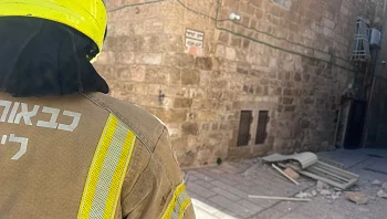 בת 80 נהרגה ובן 50 נפצע קשה בפיצוץ בלון גז בירושלים