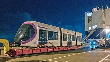 אחרי ההשחתה בספרד: קרונות הקו הסגול הגיעו לישראל