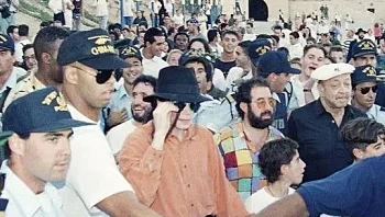 כשמלך הפופ לבש מדים: הביקור הביזארי של מייקל ג'קסון בישראל
