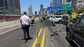 הקטל בכבישים: רוכב אופנוע כבן 50 נהרג מפגיעת רכב בנתיבי איילון
