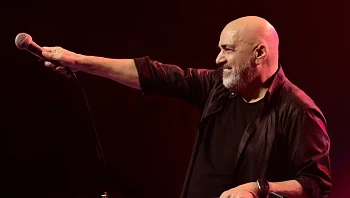 דני רובס משתף פעולה עם אחד הסופרים האהובים ביותר בישראל