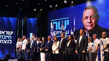 "קשה לשכנע ביביסטים": הפעילים שמחפשים תקווה בכנס של איזנקוט