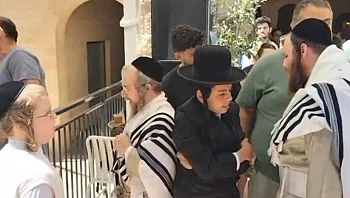 בגלל שנפתח בשבת: עשרות חרדים התפרעו בבית קפה בירושלים