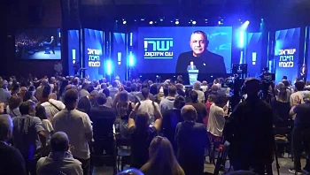 "קשה לשכנע ביביסטים": הפעילים שמחפשים תקווה בכנס של איזנקוט