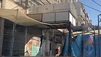 תיעוד ממצלמה נסתרת: הגנים בי-ם שמסכנים חיים של אלפי ילדים