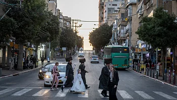 מדרכה לגברים - ואחרת לנשים: בבני ברק מתכננים הפרדה מגדרית
