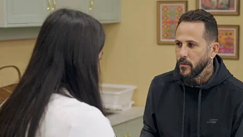 הווידוי המפתיע של אסי בוזגלו: "אני רואה את עצמי צורח ואני נגעל"