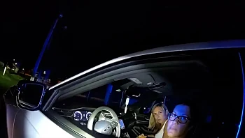 הזמינה מונית כדי שחברתה לא תיסע שיכורה - ונעצרה בעצמה על ההגה