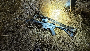 פלסטיני חטף נשק בדרום הר חברון, ירה ונמלט; ישראלי נפצע מאבן