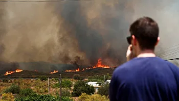 יותר מ-330 אלף פונו: השריפות באירופה ממשיכות להשתולל
