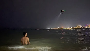 רחפן איתר מתרחץ שנכנס לים אחרי החשכה - ופקד עליו לצאת מיד