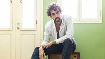 "ימים של שנאה עצמית": קשה שלא להתחבר לכאב של המוזיקאי הזה
