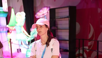 בלי אורי לצידה: אנה בנאי כפי שטרם ראיתם