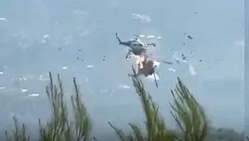 יוון: לפחות 2 הרוגים בהתנגשות מסוקי כיבוי ליד אתונה | תיעוד