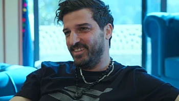 "אני כל יום קם בבוקר מסתכל במראה ואומר - היום אני לא משקר"