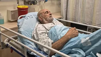 ניסה להוריד שלט שקורא לשחרור יגאל עמיר - והותקף באלימות קשה