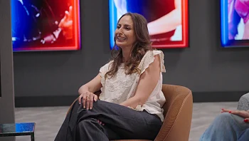 הזמרת המפורסמת שבאה להתחיל מחדש: האודישן של סמדר אקראי