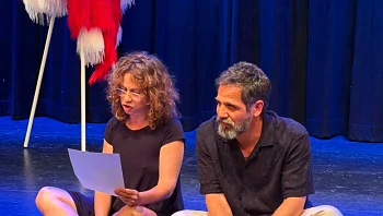 בלי חזרות, בלי מושג: ההצגה הזו היא הרבה יותר מניסוי תיאטרוני