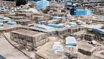 קברים בשחור: שיטת המזומנים בבית העלמין והתלונות נגד הרב