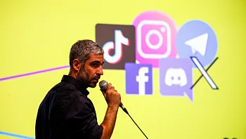 אנחנו חושבים שזה טלפון. הילדים שלנו חושבים אחרת: מה באמת קורה להם מאחורי המסך?