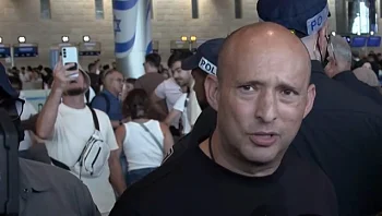 בנט בנתב"ג: "ישראל לא מנוהלת - והציבור משלם את המחיר"