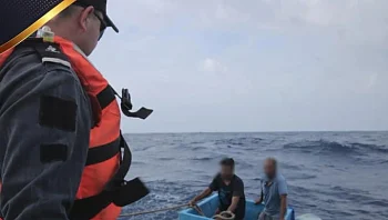 חמישה ימים בלב הים: כך שרדו שני דייגים בתוך צידנית צפה